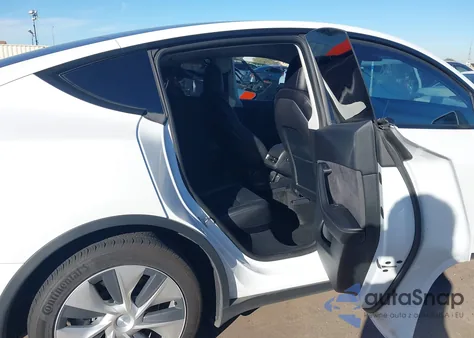 2022 Tesla Model Y Long Range Dual Motor All-Wheel Drive z USA, uszkodzony, nr VIN 7SAYGDEE6NF313818